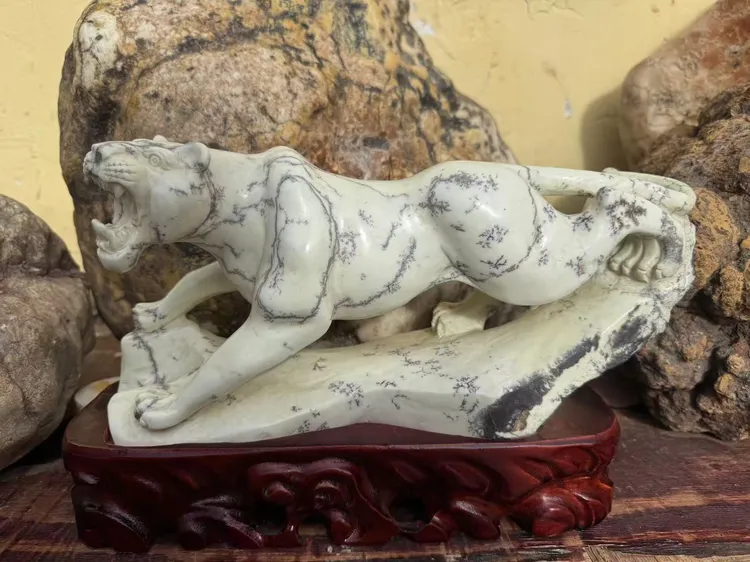 西藏丁青象牙玉摆件