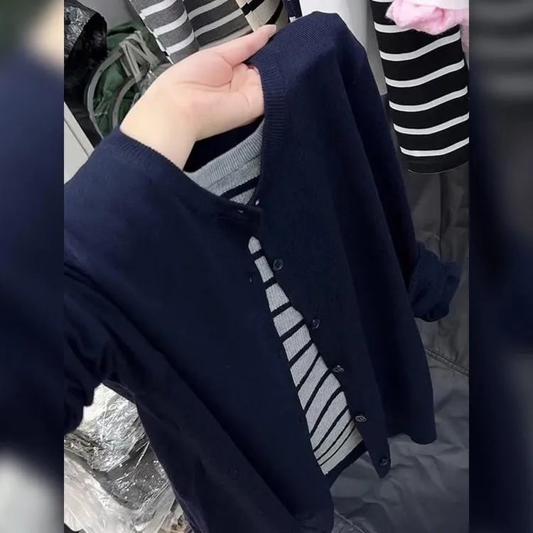 韩系春秋穿搭拼接条纹假两件针织开衫女2025新款宽松氛围感上衣