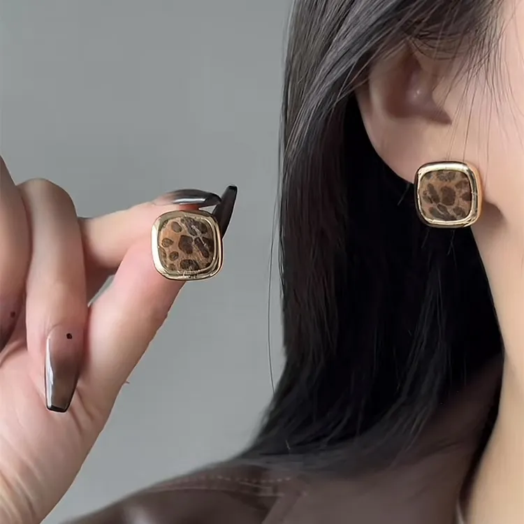 铜合金耳饰 几何方形豹纹耳钉轻奢小众设计感耳环秋冬时尚耳饰潮