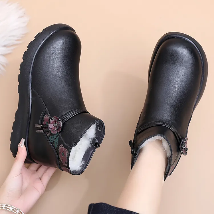 冬季妈妈鞋棉鞋真皮羊毛加绒保暖防滑中老年女鞋舒适软底老人短靴