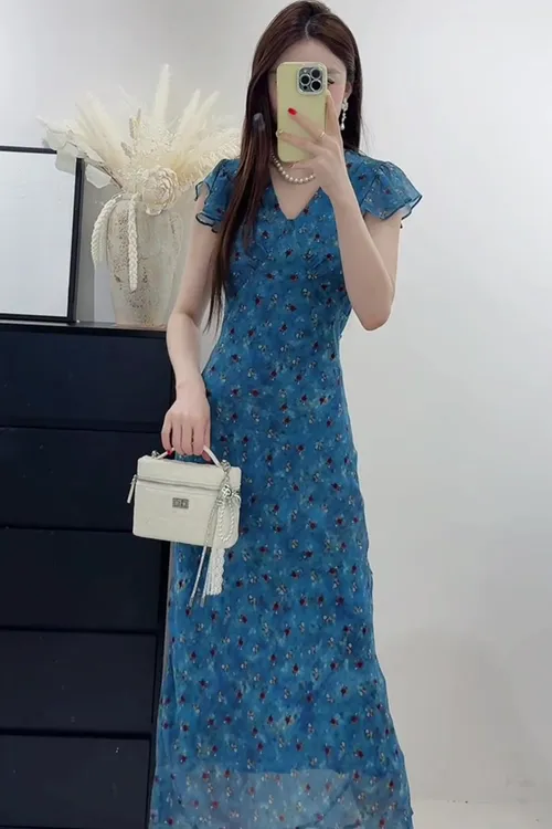 茶歇法式度假风蓝色雪纺碎花连衣裙女2025年夏季海边氛围感掐腰裙