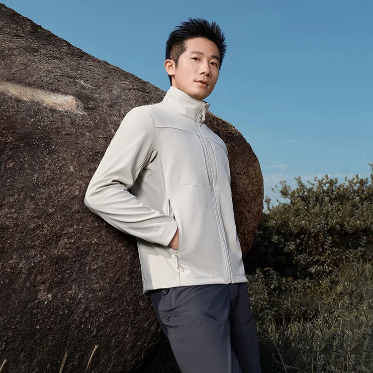 户外轻量软壳衣男士春秋新款防风防泼水登山徒步保暖薄绒外套夹克