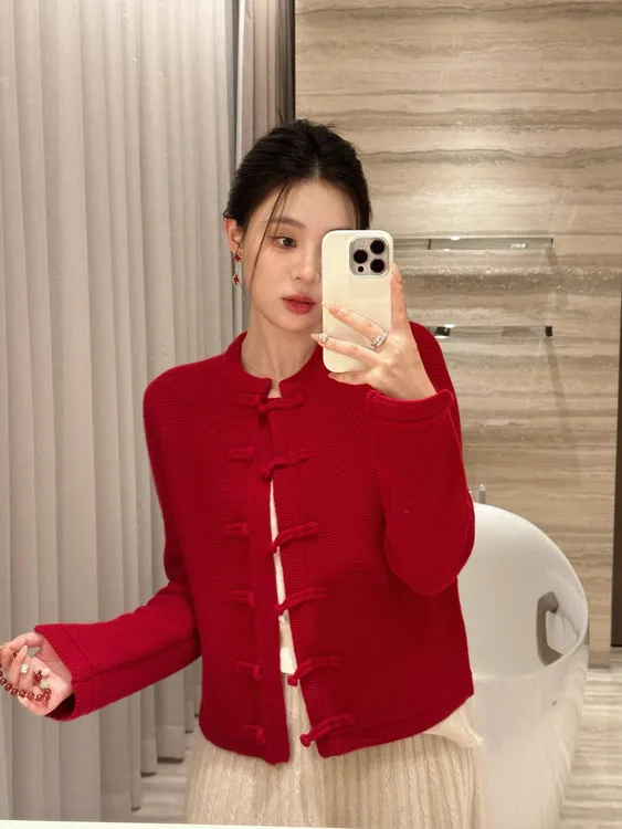 新年战袍红色针织毛衣女盘扣设计上衣高级感超好看开衫百搭半身裙