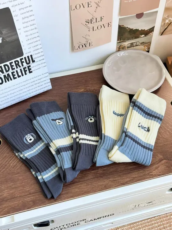 秋冬款灰蓝色小狗刺绣中筒袜可爱风刺绣常规款冬季女拼接纯色