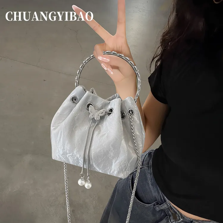 银色手提水桶包包女式2025新款小众高级感新中式链条包轻奢斜挎包
