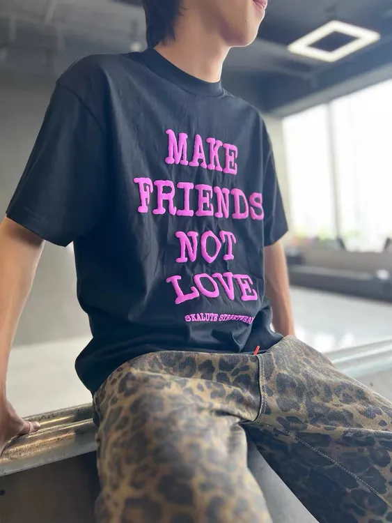SKALUTE恶搞字母立体发泡印花圆领黑短袖T恤全棉宽松滑板