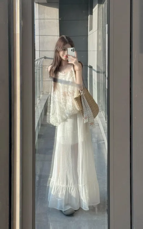 夏日绝美穿搭套装女高级感时尚白色无袖蕾丝上衣高腰半身裙两件套