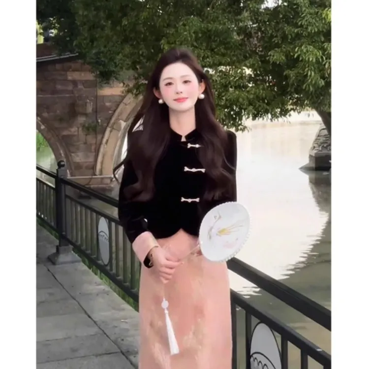 秋季爆款新中式减龄赫本风显瘦盘扣衬衫高级感绝美半身裙套装