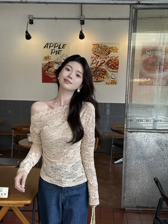 【温柔可视】韩系蕾丝镂空斜肩打底衫秋季气质显瘦长袖氛围感上衣女