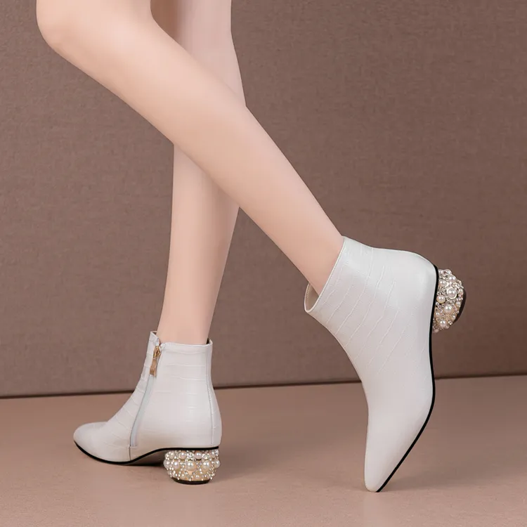 2025秋冬新款真皮尖头白色粗跟短靴中跟及踝靴加绒低跟马丁靴女靴