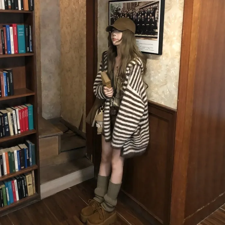韩系慵懒风咖色条纹连帽毛衣外套女秋冬高级感中长款针织卫衣开衫