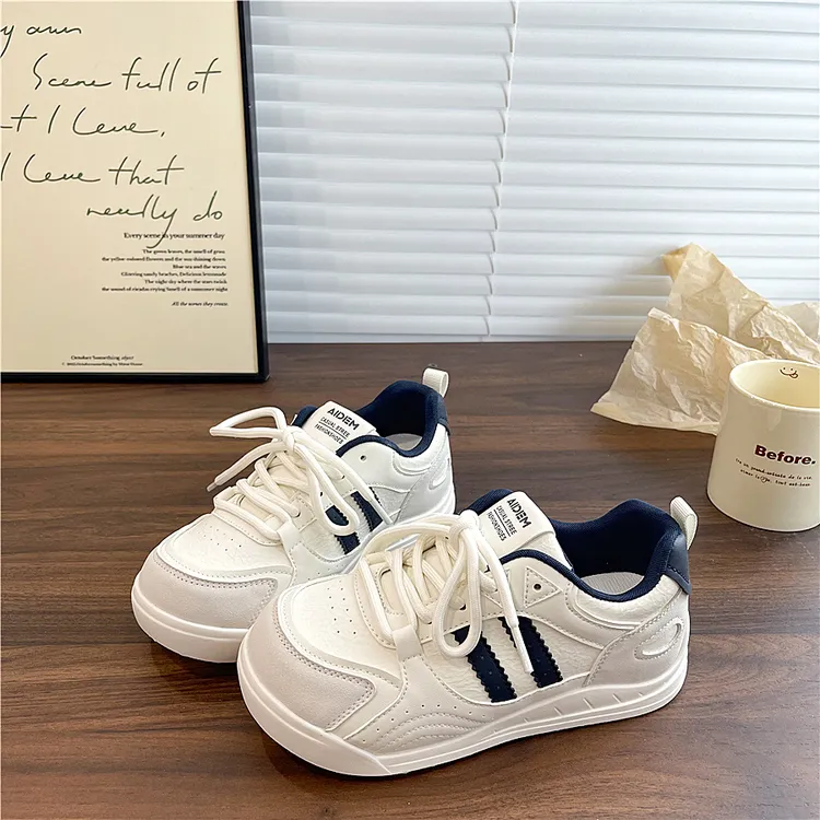易少年港风小白鞋女ins学生百搭运动休闲板鞋2025冬季女鞋德训鞋I