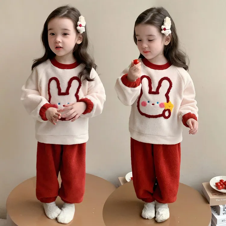 女童家居服套装秋冬季2025新款网红儿童睡衣女宝宝可爱保暖两件套