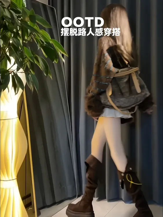 美拉德重工韩版慵懒风V领条纹针织毛衣女小蛮腰花苞百褶裙两件套