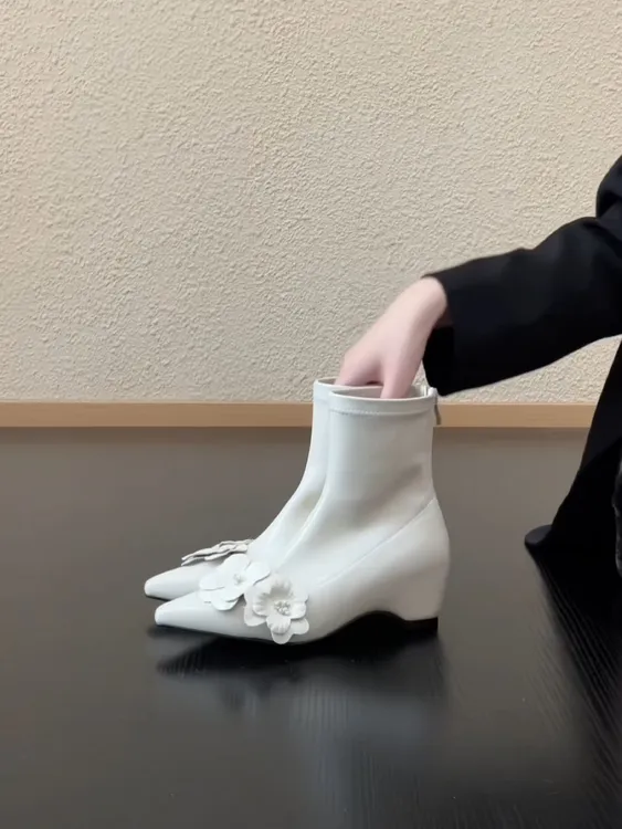 Pokoy-6.5cm法式尖头花朵通勤短靴气质内增高后拉链弹力瘦瘦靴