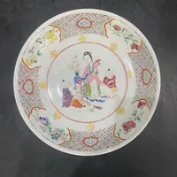 109 粉彩人物花卉纹赏盘