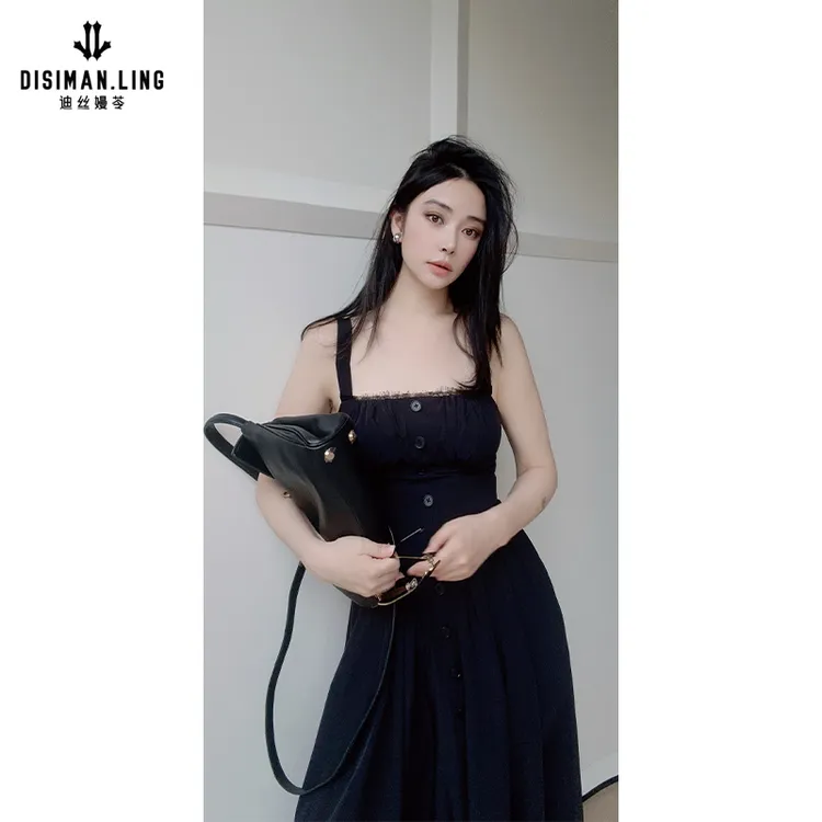 迪丝嫚苓黑色气质连衣裙显瘦时尚女士夏季长款修身无袖小众优雅感