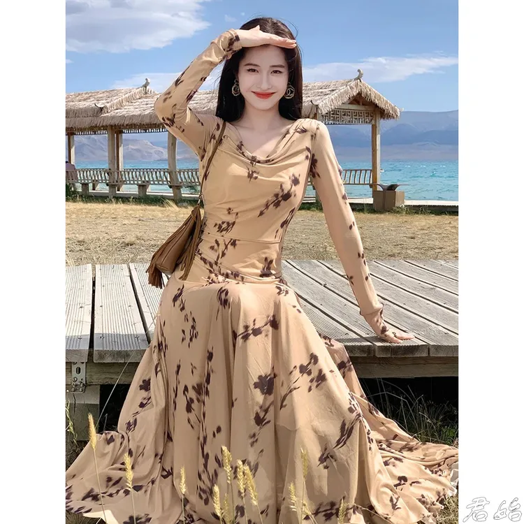 法式度假风荡领碎花长袖连衣裙秋装女款爆款2025新款出游服装女