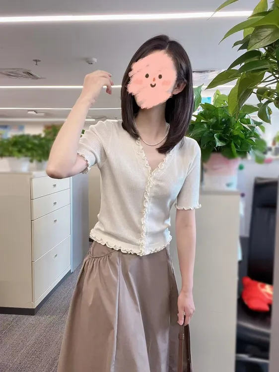 【遇见】时尚法式优雅V领设计针织上衣搭配高腰咖色半身裙套装减龄