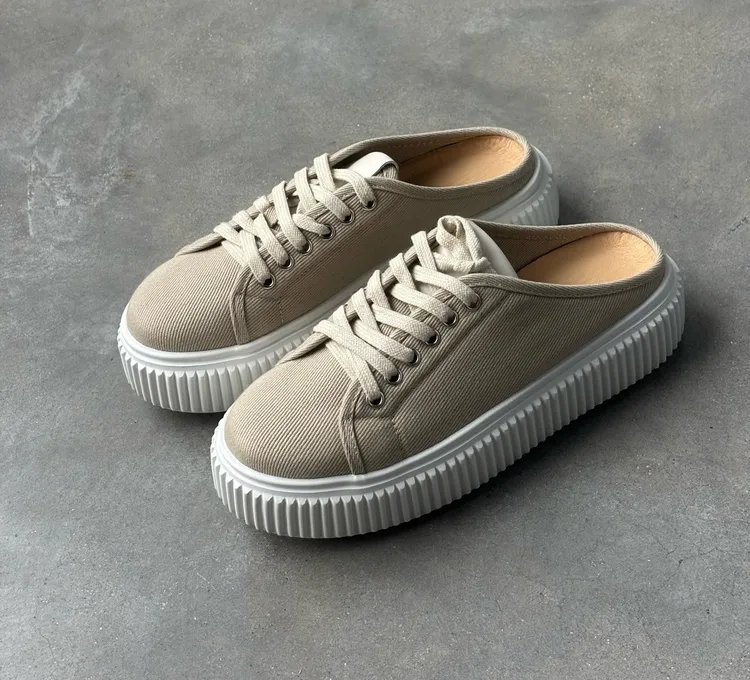 极简风平跟纯色白色小白鞋时尚休闲鞋常规款时尚低帮