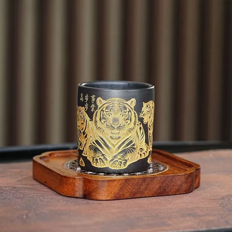 宜兴原矿紫砂石黄描金全手工刻绘五虎主人杯高端品茗杯