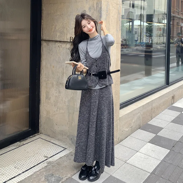 早秋韩系穿搭一整套女2025新款巨好看吊带叠穿打底衫半身裙三件套