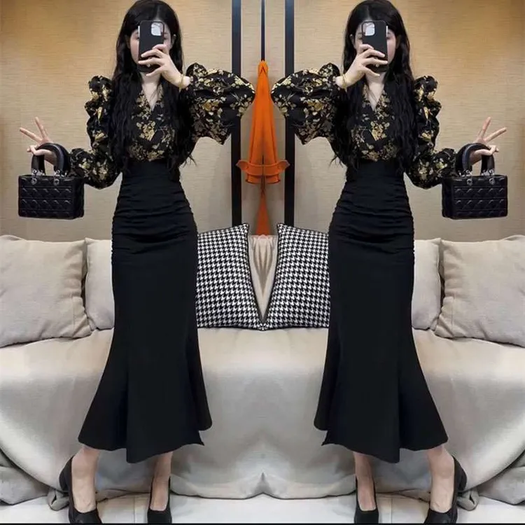 网红爆款小个子套装裙女2025春季新款法式泡泡袖碎花小衫+鱼尾裙