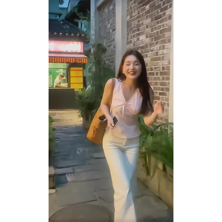 2025新款女夏季V领无袖微透衬衫女设计感短款吊带背心上衣阔腿裤