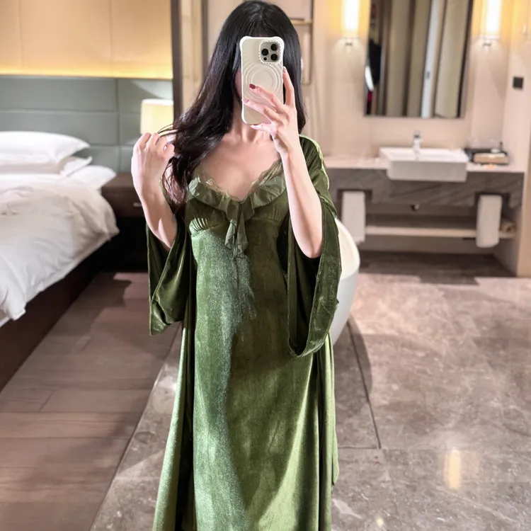 秋冬金丝绒睡衣女性感蕾丝纯欲风吊带裙带胸垫睡袍家居服白色女士