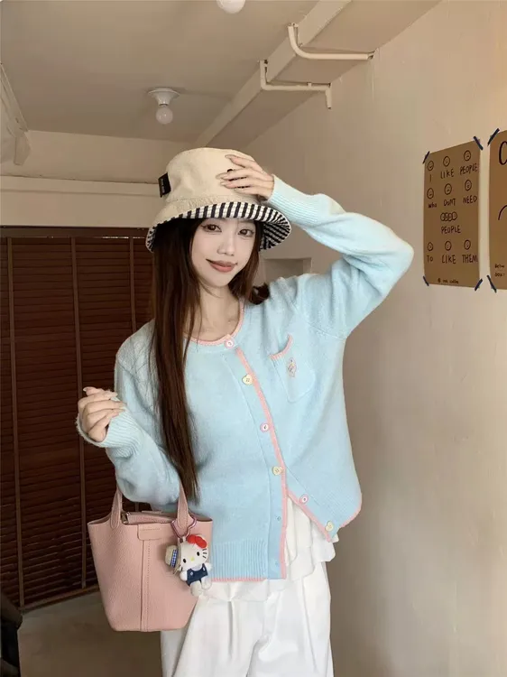 8011大码女装甜美减龄小香风撞色刺绣针织外套女显瘦宽松毛衣开衫