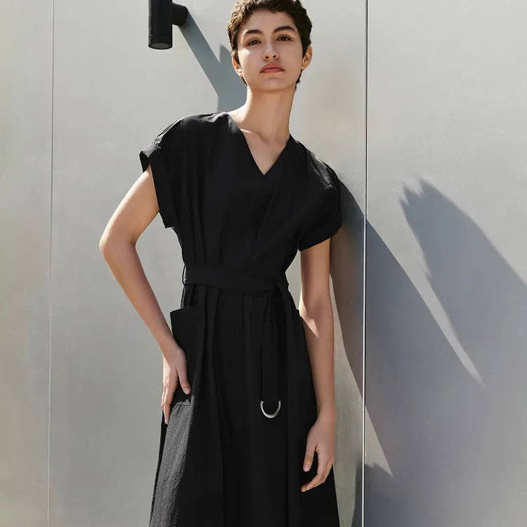 COVERINS2025夏季新款显瘦气质时尚休闲黑色收腰连衣裙CC35205060