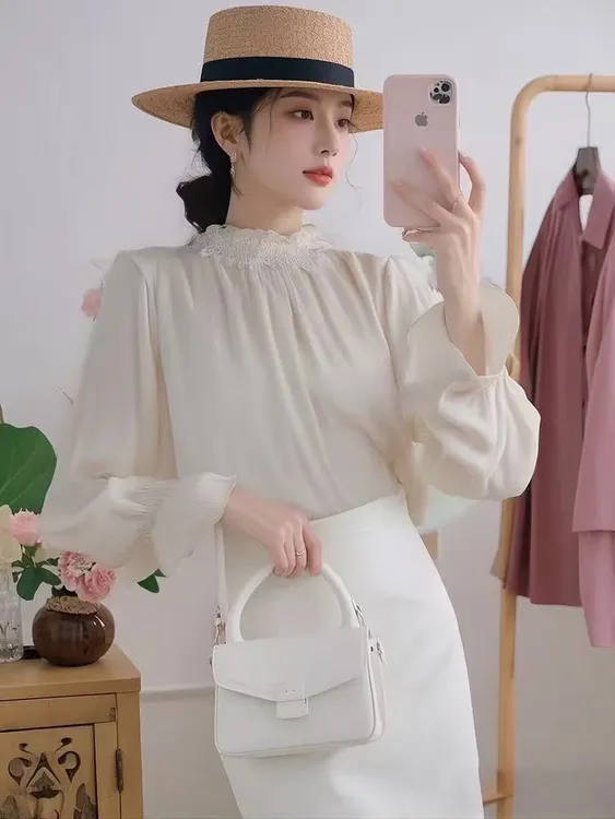 SS988米白色蕾丝花边衬衫女春季小众独特别致木耳边喇叭袖上衣