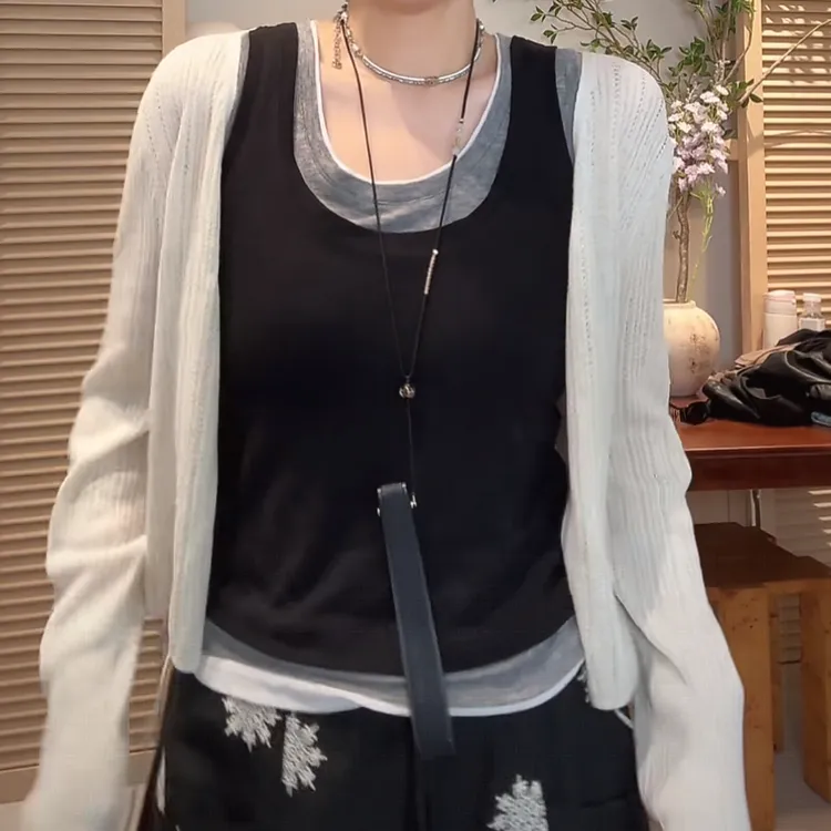 设计感时尚简约无袖U型领拼色上衣女2025夏季新款休闲通勤百搭女