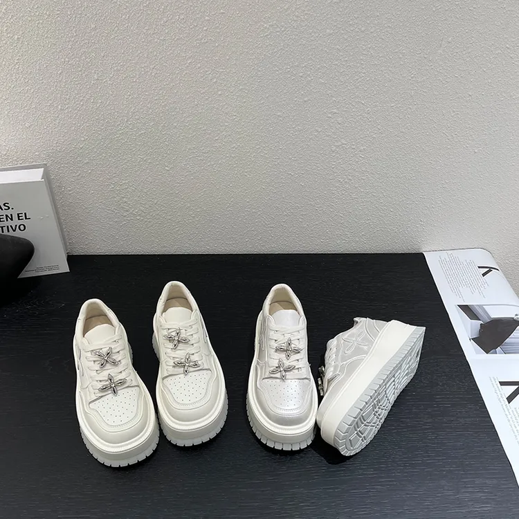 厚底休闲松糕鞋女2025春季新款小个子增高水钻时尚百搭珠光白板鞋