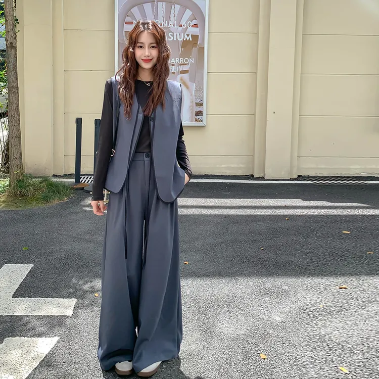 慵懒松弛感穿搭一整套女2025年秋季大方得体系带马甲阔腿裤三件套