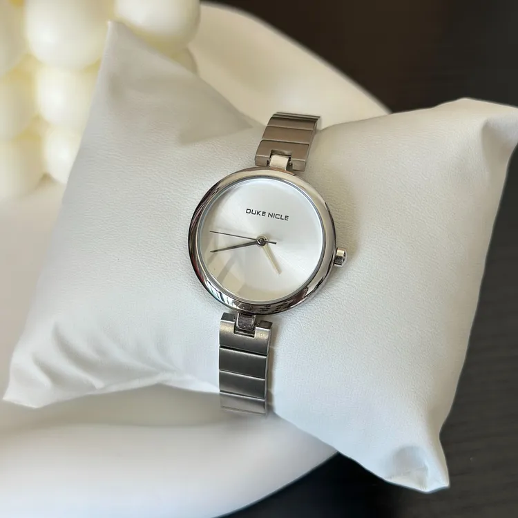 白月光气质时尚简约女款手表小众轻奢文艺女士防水百搭手表石英表