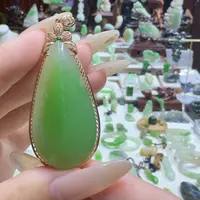 和田玉（翠青玉）18K金镶嵌挂件翠青水滴
