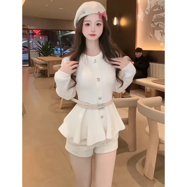 春秋穿搭一整套韩式小香风高级感荷叶边针织开衫毛衣女短裤两件套