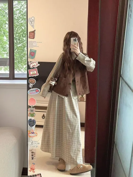 韩系穿搭一整套2025秋季新款长袖条纹衬衫叠穿马甲半身裙女三件套