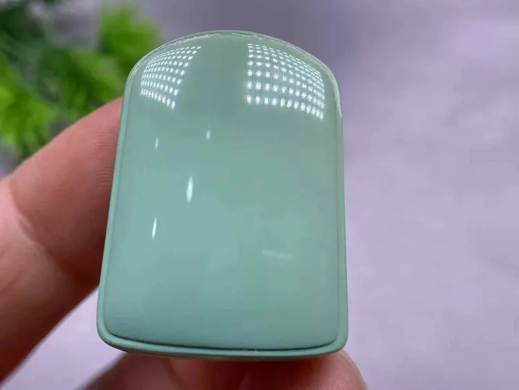 泰鑫绿松石精品无事牌尺寸30x21.5x10.5mm，重14.3克