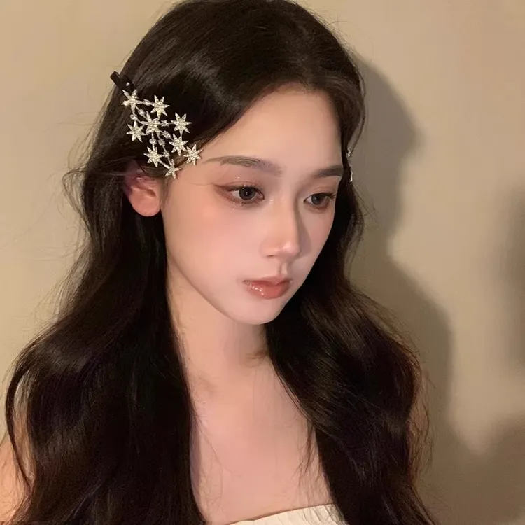 满天星梦～冬日镶钻毛绒花朵鸭嘴夹甜美可爱侧边刘海发饰