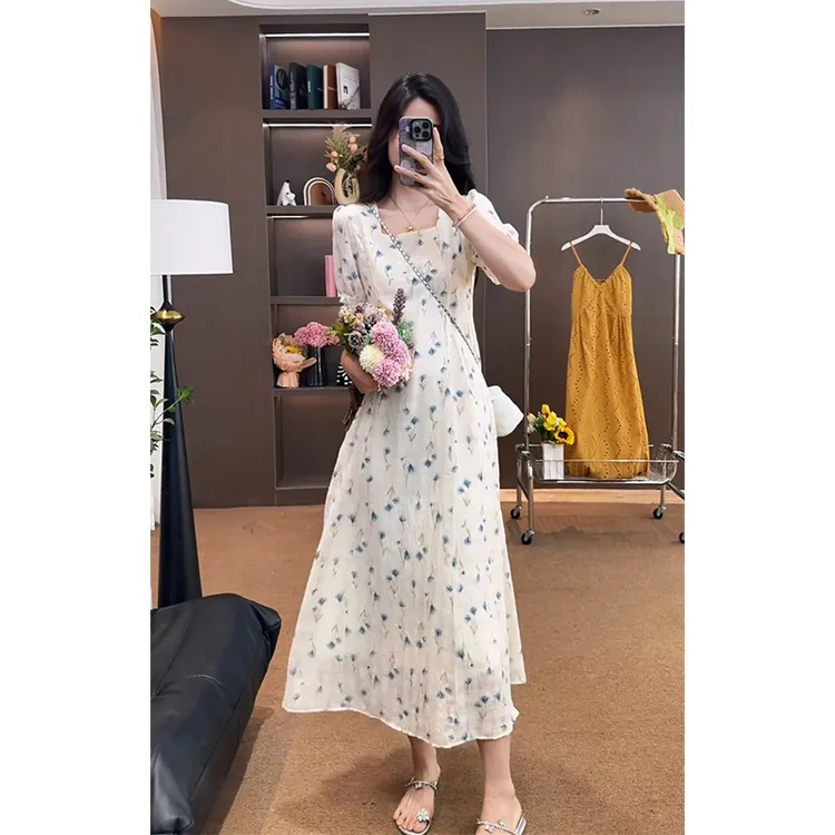 连衣裙女2025夏季新款法式气质泡泡袖方领收腰显瘦中长款碎花裙子