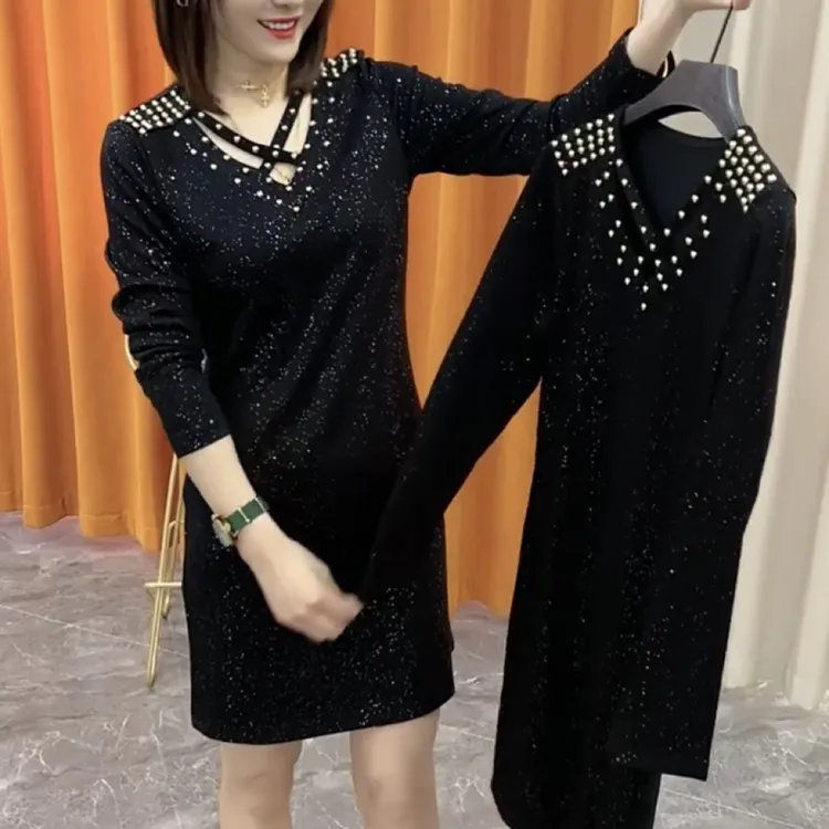 秋季新款轻奢风星空显瘦长袖V领加绒铆钉连衣裙