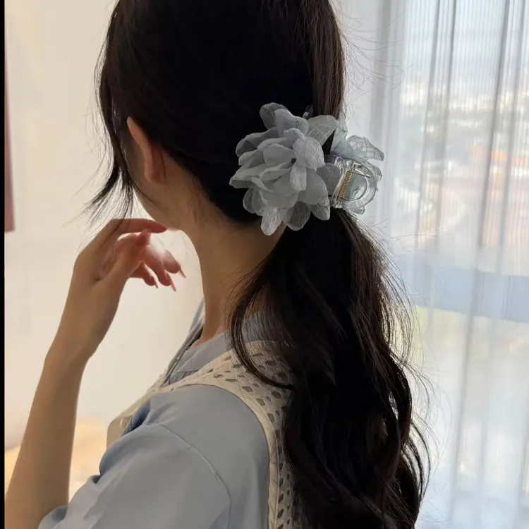 云雾玫瑰花花朵抓夹仙气春夏清新感氛围鲨鱼夹高级感柔雾发饰