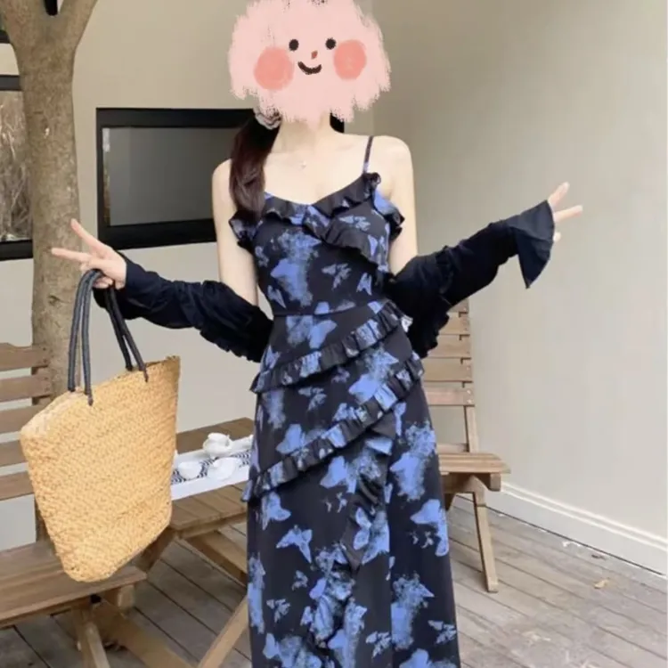 蓝色碎花吊带长款连衣裙掐腰设计洋气套装