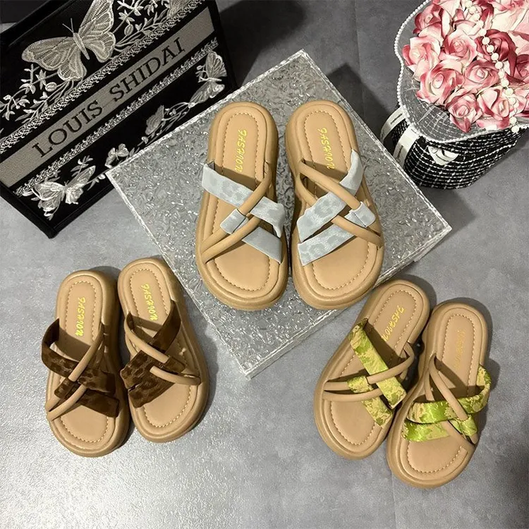 舒适日常夏季豹纹耐磨防滑一字拖网红坡跟女鞋沙滩鞋交叉凉鞋百搭