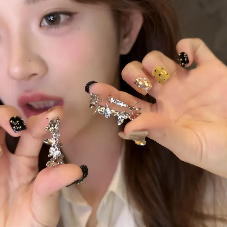 铜合金耳饰 耳畔蝶叠 法式设计感立体蝴蝶耳环复古耳圈耳饰