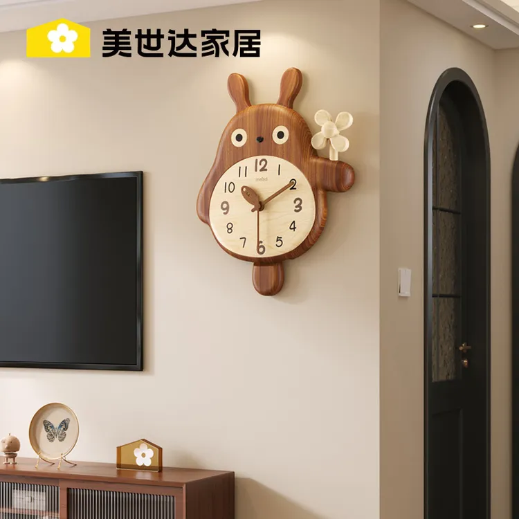 美世达龙猫挂钟客厅2025新款钟表儿童房墙面装饰实木时钟表挂墙钟