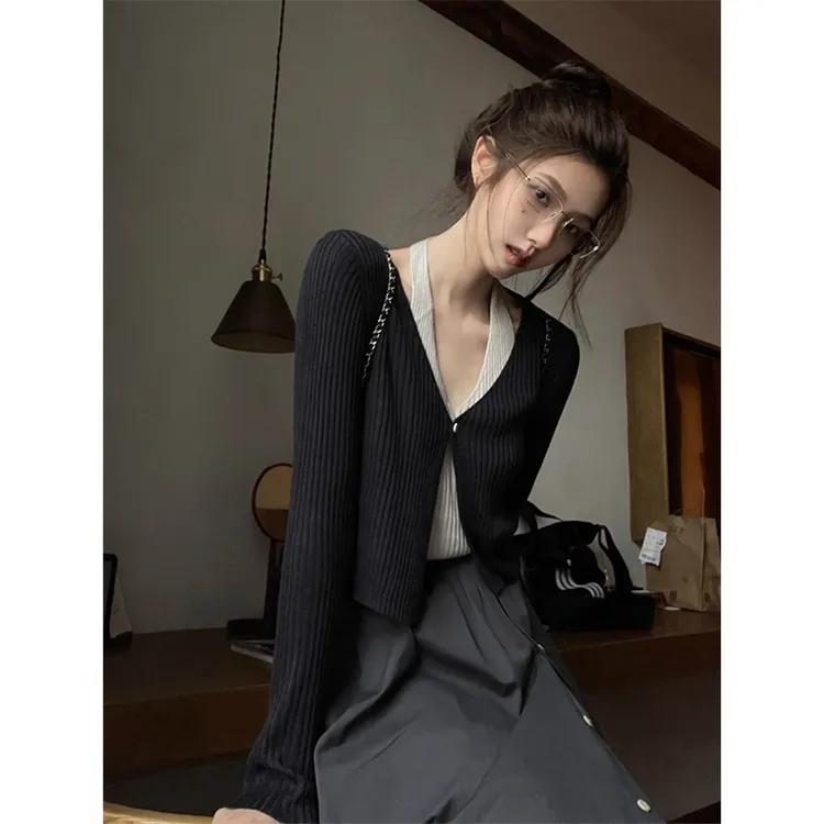 韩系百搭v领挂脖假两件针织开衫女早秋拼接设计外搭修身显瘦上衣