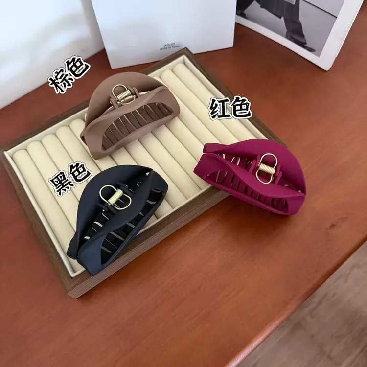 软质硅胶抓夹法式高级感镂空鲨鱼夹后脑勺盘发美拉德发夹